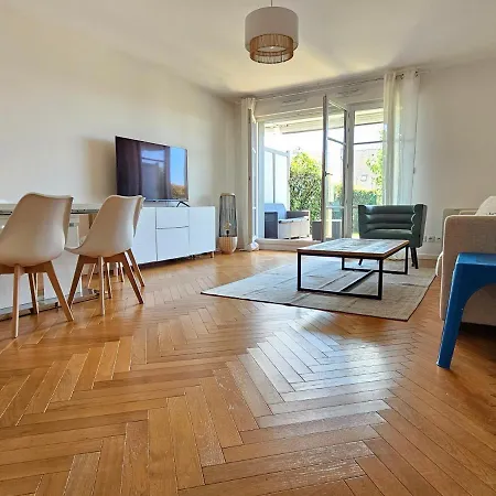 Grand 3 Pieces, 2 Jardins, Parking Sous Sol. *