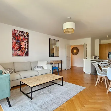 Grand 3 Pieces, 2 Jardins, Parking Sous Sol. Appartement *