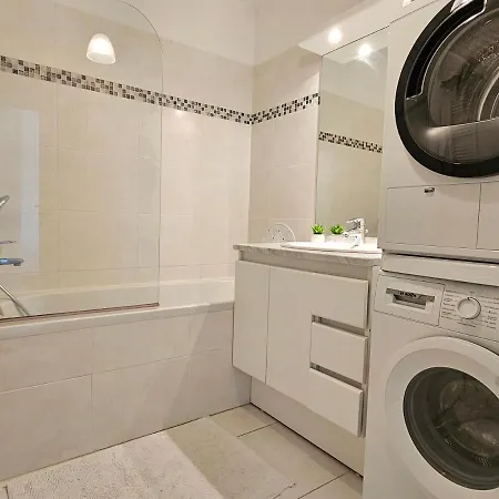 Grand 3 Pieces, 2 Jardins, Parking Sous Sol. *