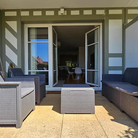 Appartement Grand 3 Pieces, 2 Jardins, Parking Sous Sol. Deauville